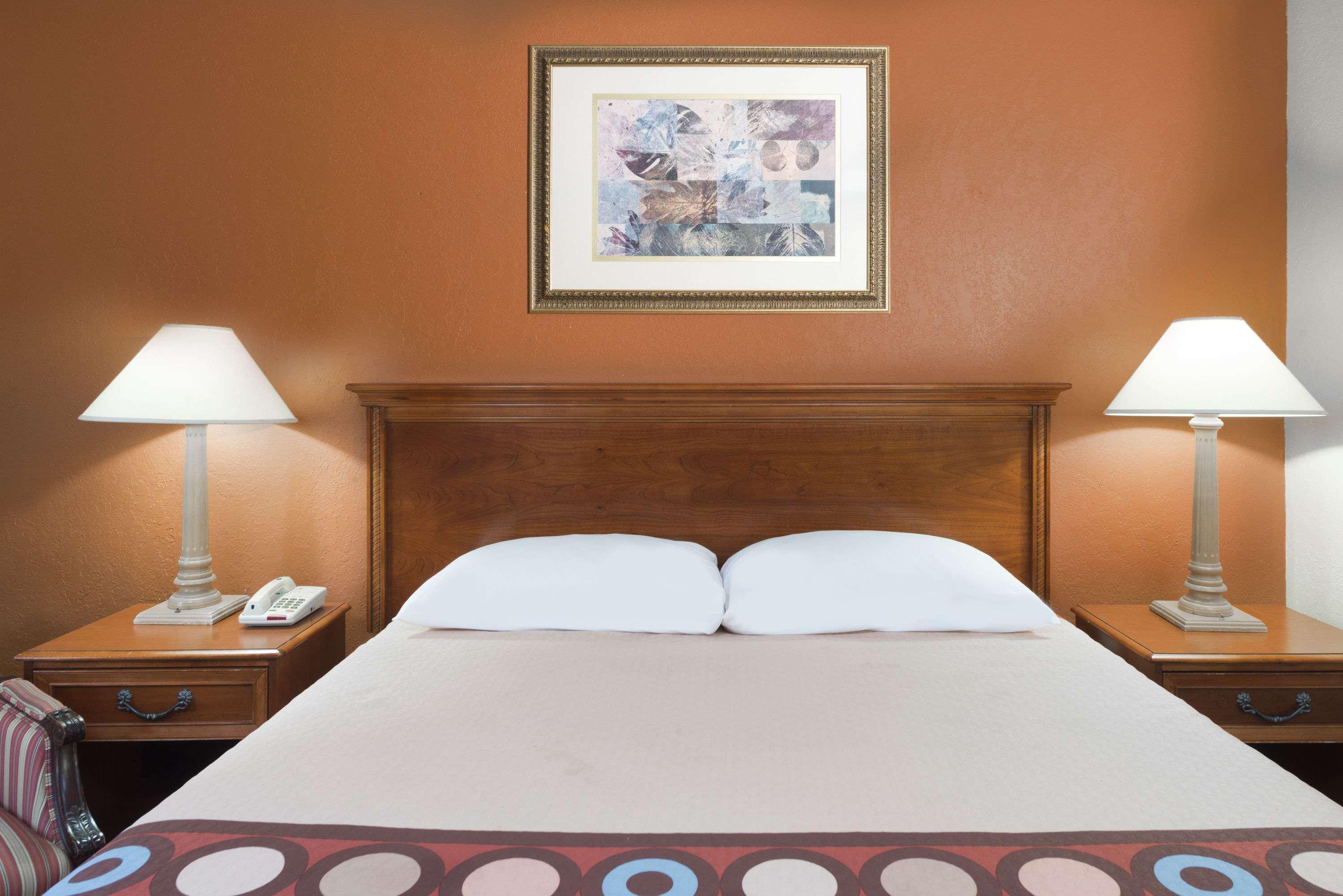 Super 8 By Wyndham Taylorville Il Εξωτερικό φωτογραφία