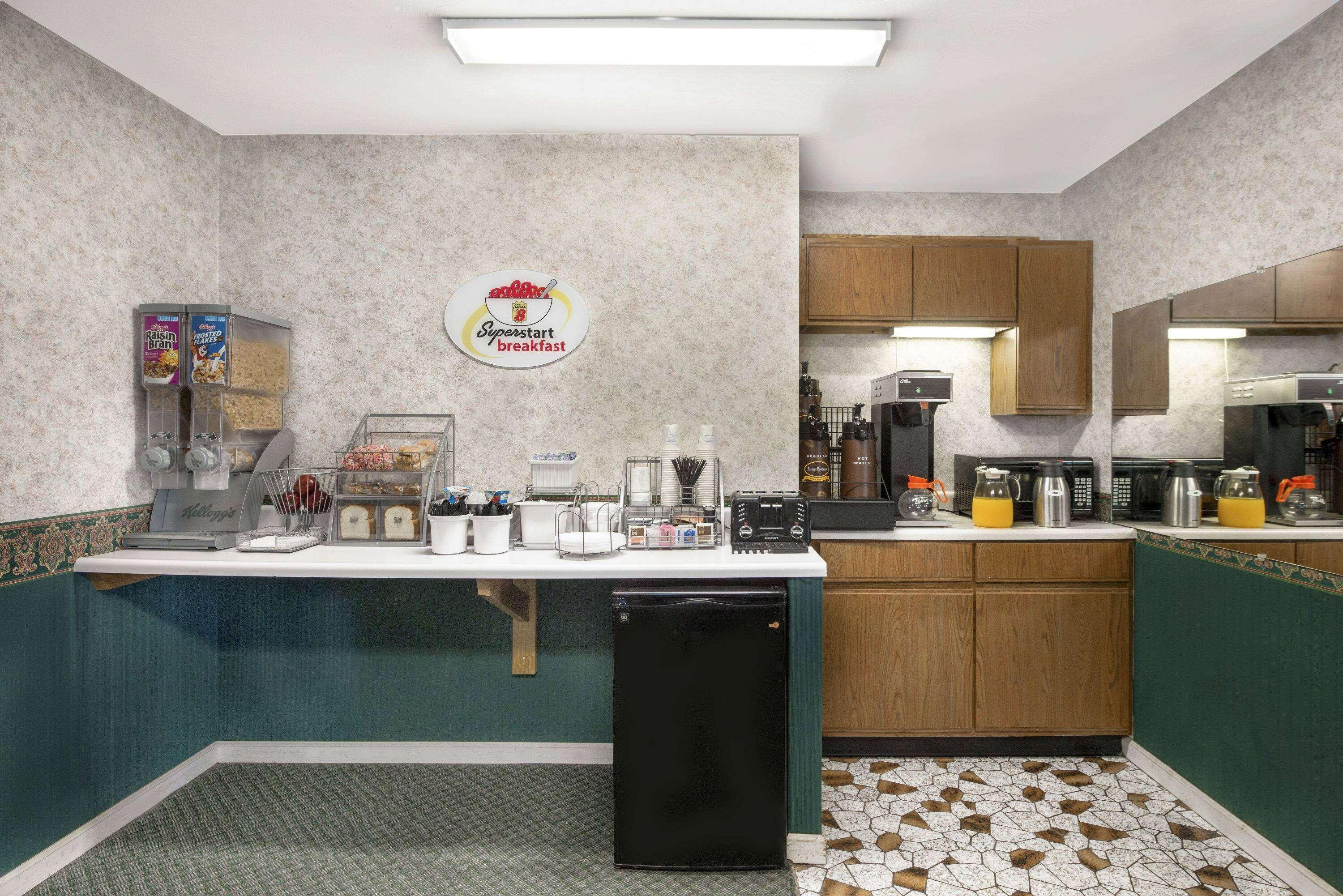 Super 8 By Wyndham Taylorville Il Εξωτερικό φωτογραφία